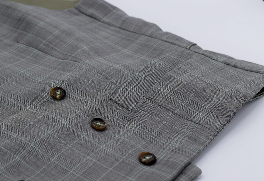 détail poche gilet d'un gilet à col châle en tissu de laine à carreaux Monsieur List.